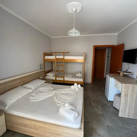 Augustus מלון 3*