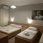 Отель Augustus 3*