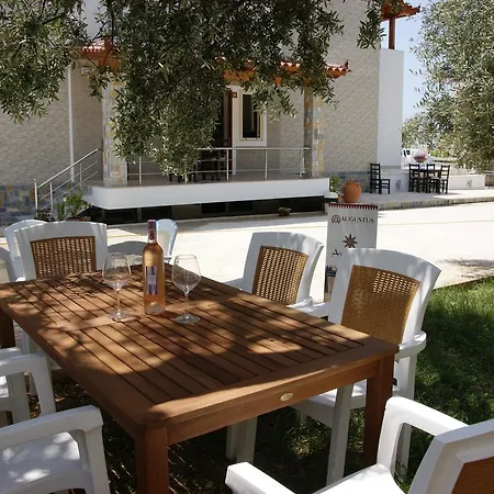 Hotel Augustus Dhërmi